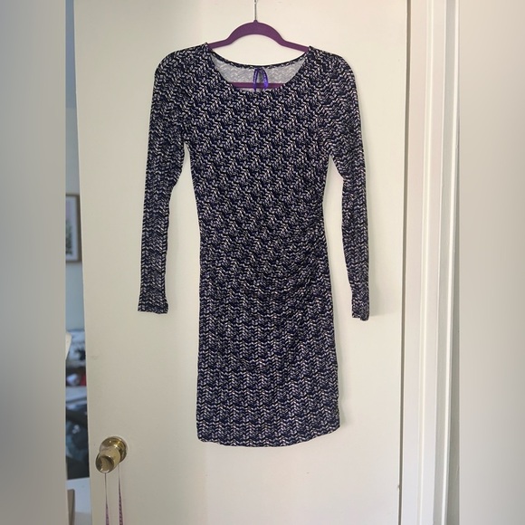 Seraphine Black and White Ruched Long Sleeve Sheath Dress - Picture 1 of 6